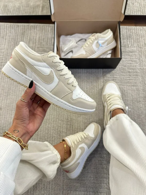 Jordan Low Creme